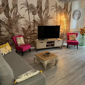  Apartment Gorgeous 2 Bedrooms